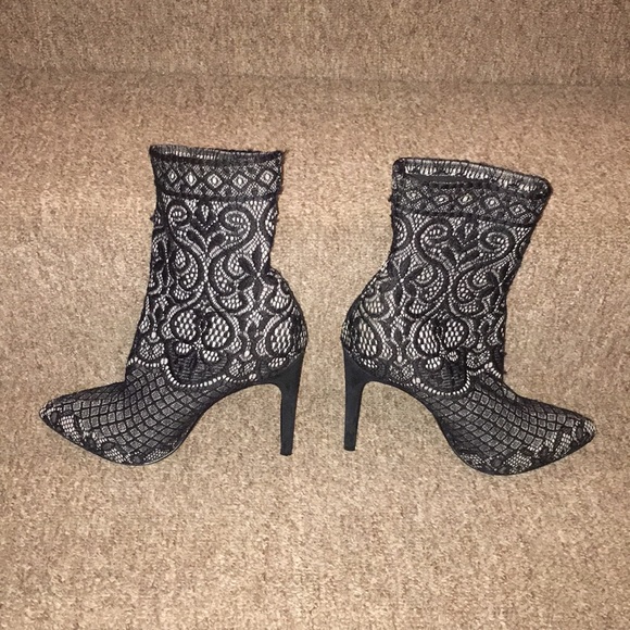 ♠️NWT Steve Madden Lace Sock Bootie - Picture 4 of 8